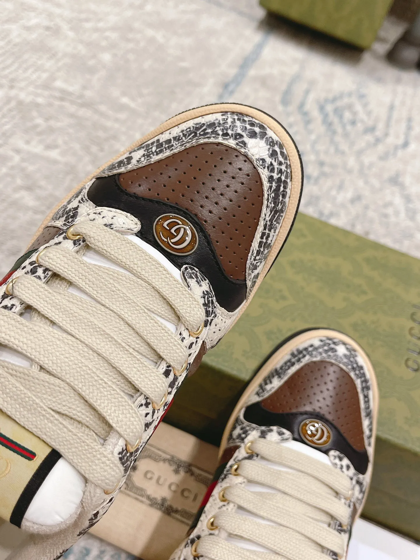 👟👟Ex-factory price 480👟👟 Couple style👫Gucci Gucci ❗️❗️New order shipped Original development Private mold making Correct last shape Hand-polished and distressed effect Correct details Complete accessories Imported leather/original towel lining crafted with craftsmanship Same size for men and women: 35-44
